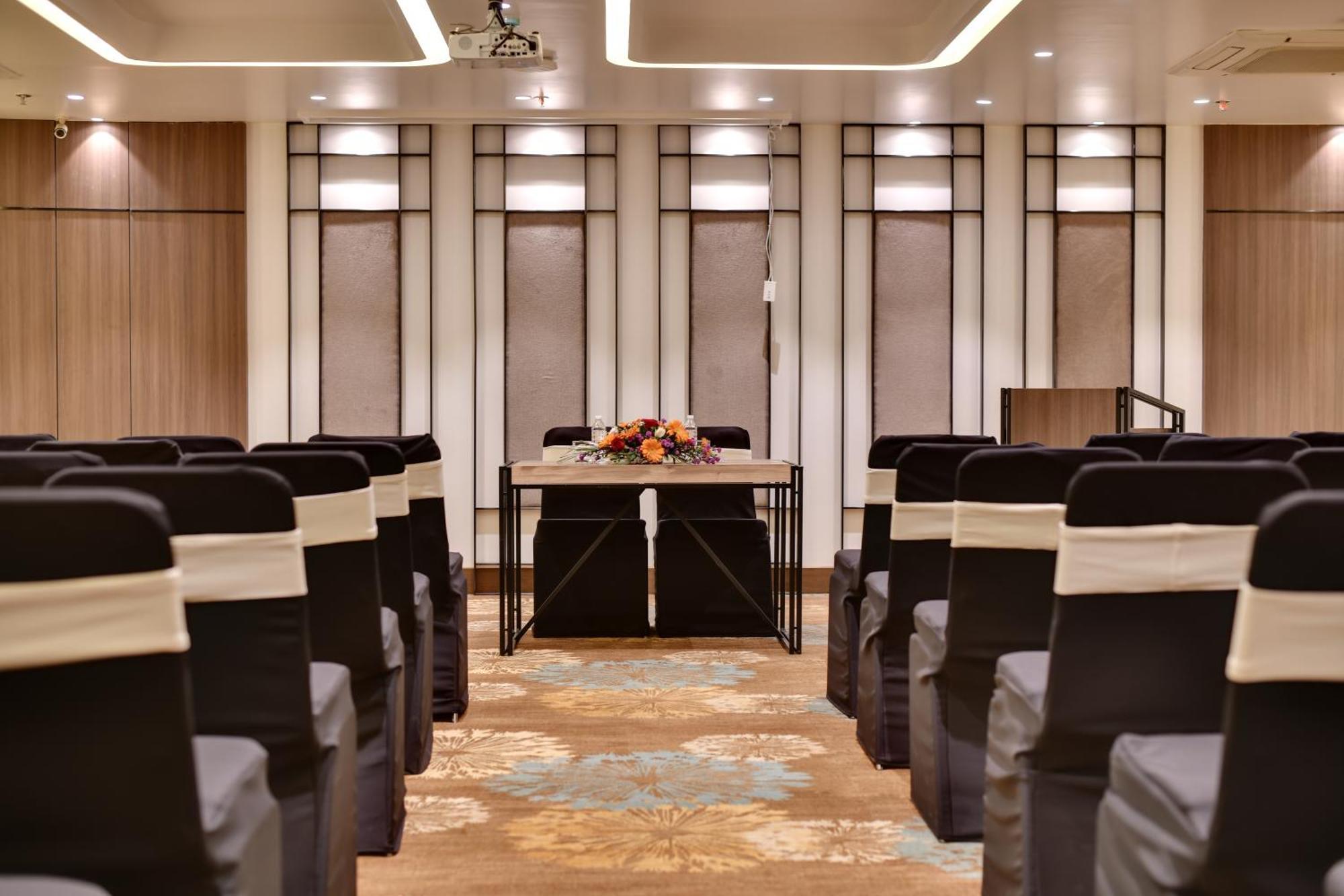 Click Hotels Andheri Midc Mumbai Bagian luar foto
